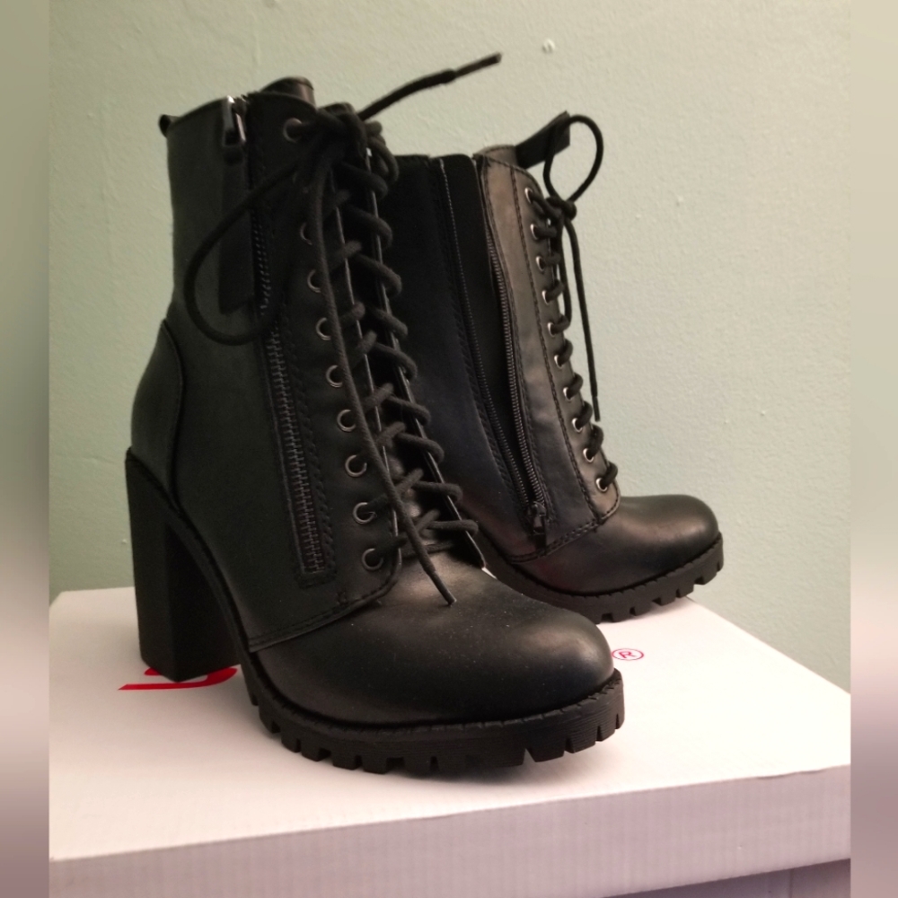 Black lace up heeled boots with zippers, by Soda, size 8